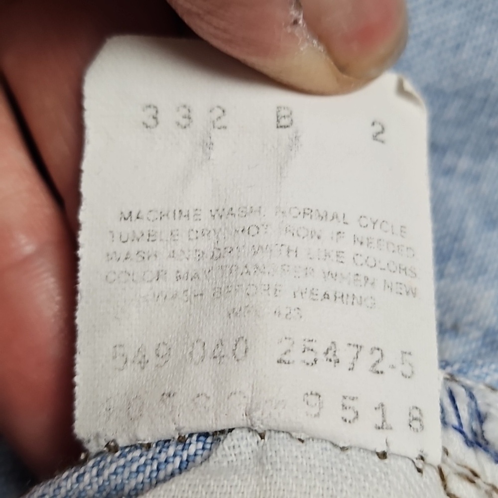 Vintage 90s Levi's Silver Tab 549 Baggy Fit Light Wash Yellow Contrast Trim Jean - Picture 13 of 16